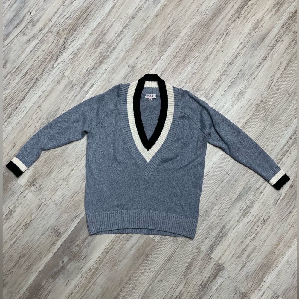 Truehitt Women’s Deep V-Neck Varsity Style Sweater Relaxed Fit - Size XS